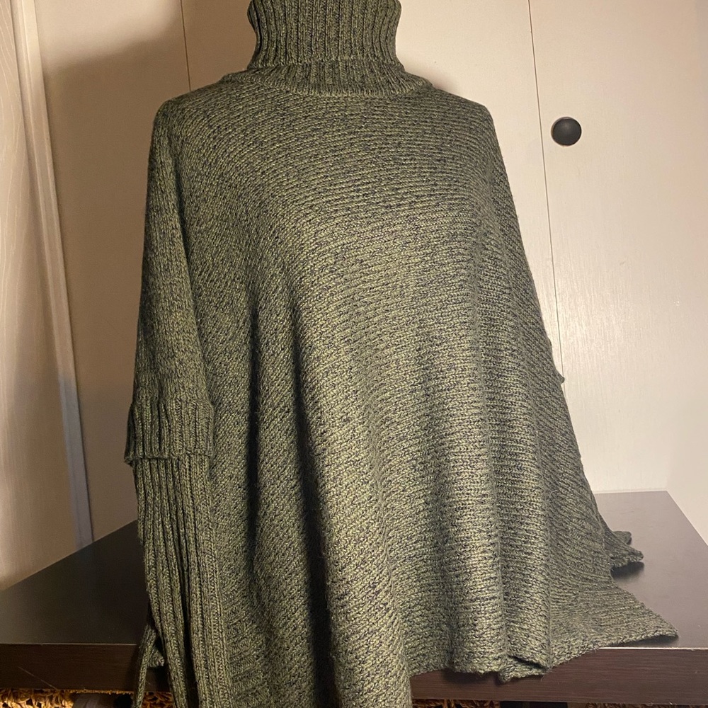 Francesca’s sweater top